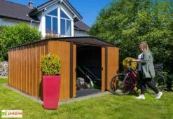 Abri De Jardin En Acier Galvanisé Imitation Bois Woodlake – 11,5 M² -Garanta Jardin Magasin cabanon jardin metal effet bois woodlake
