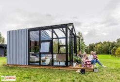 Serre De Jardin En Bois Et Verre Trempé Avec Panneaux Occultants – Jasmin 12 Serre De Jardin En Bois Et Verre Trempé Avec Panneaux Occultants – Jasmin -Garanta Jardin Magasin jardin hiver bois panneaux occultants stali design 05